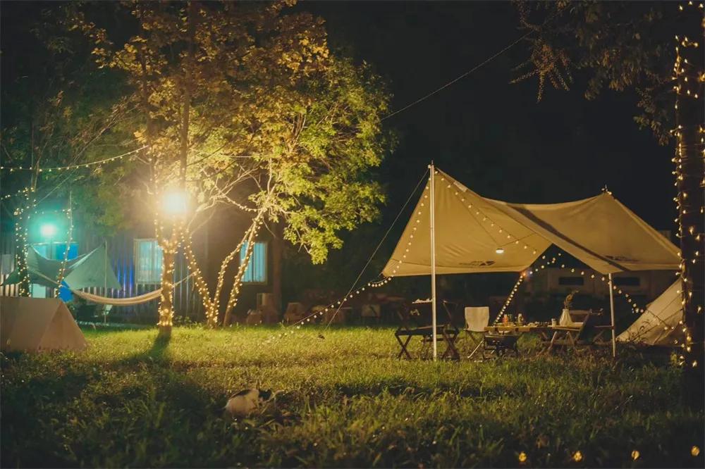 一、什么是精致露营？和传统露营有啥区别？