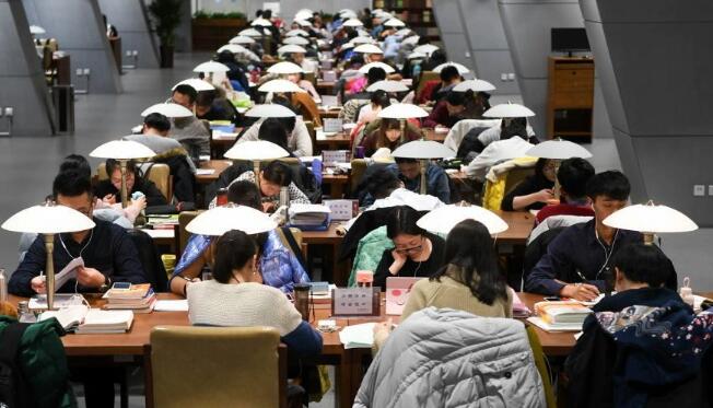 考研这趟车，我攥着硬座票硬撑到终点