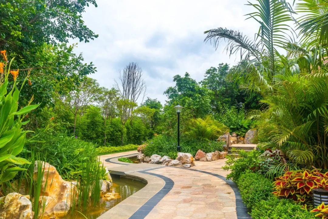 那片园林，藏着生活的诗意褶皱