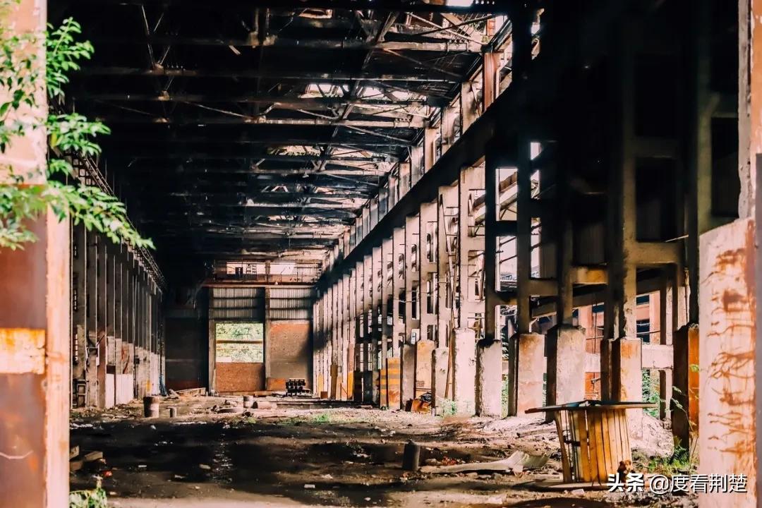 工业风：把废弃工厂搬进家的硬核美学