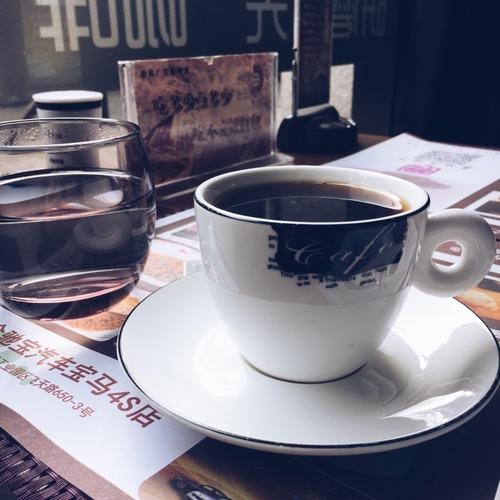 研磨时光里的琥珀色心事