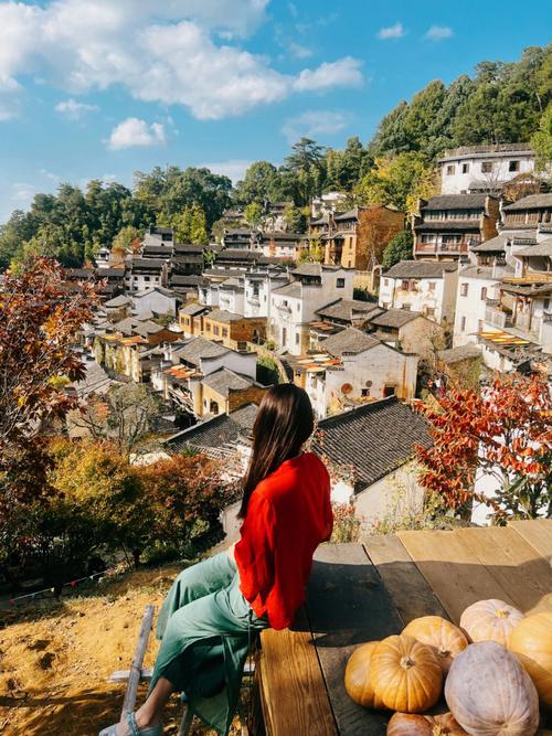 转角处的炊烟，是旅途最温柔的路标