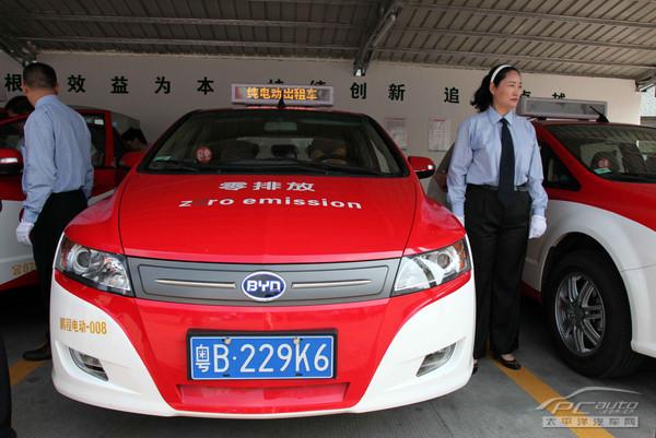 充电桩旁的光：三个人与新能源汽车的十年纠缠