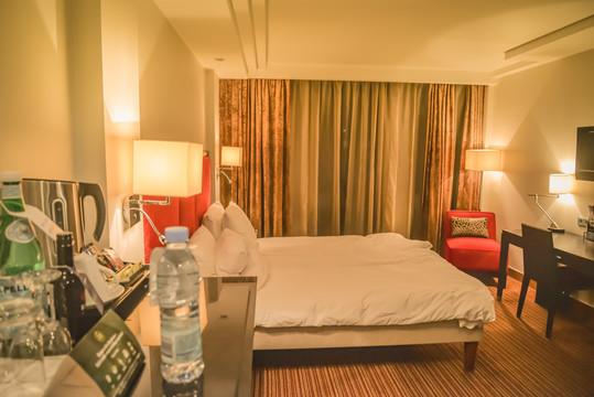 酒店作为城市文化与服务艺术的融合载体