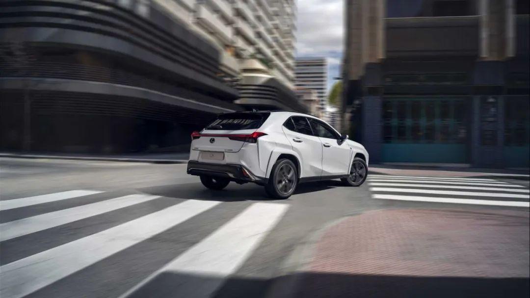 藏在指尖的温柔:UX 设计如何重塑我们的数字生活