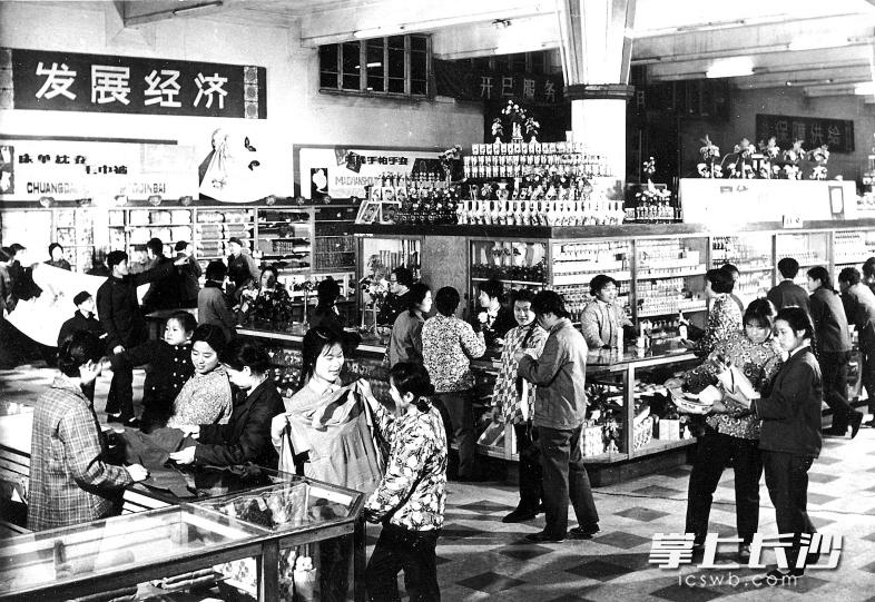 百货行业的时光印记:从三尺柜台到万象空间