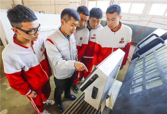 技能之光照亮成长路：职业教育的温度与力量