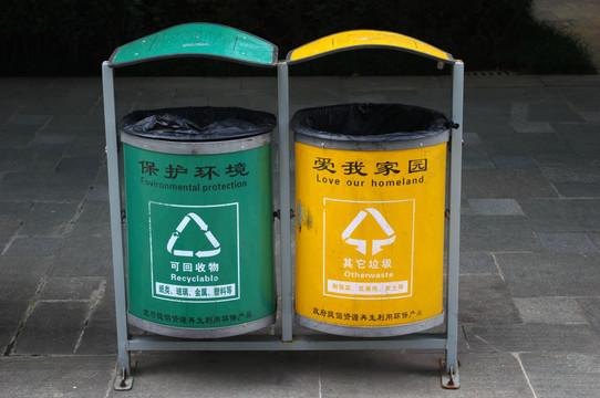 垃圾桶里的秘密:当我们开始认真对待每片废纸