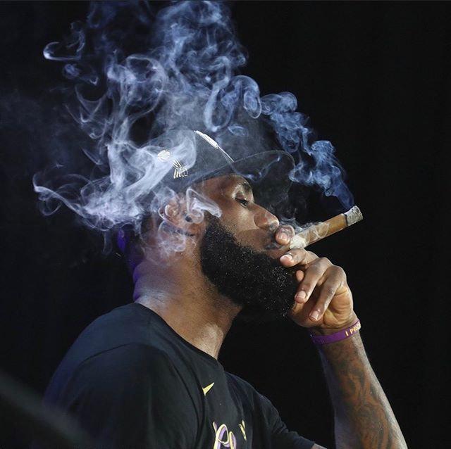 雪茄：时光淬炼的味觉诗篇与人文印记