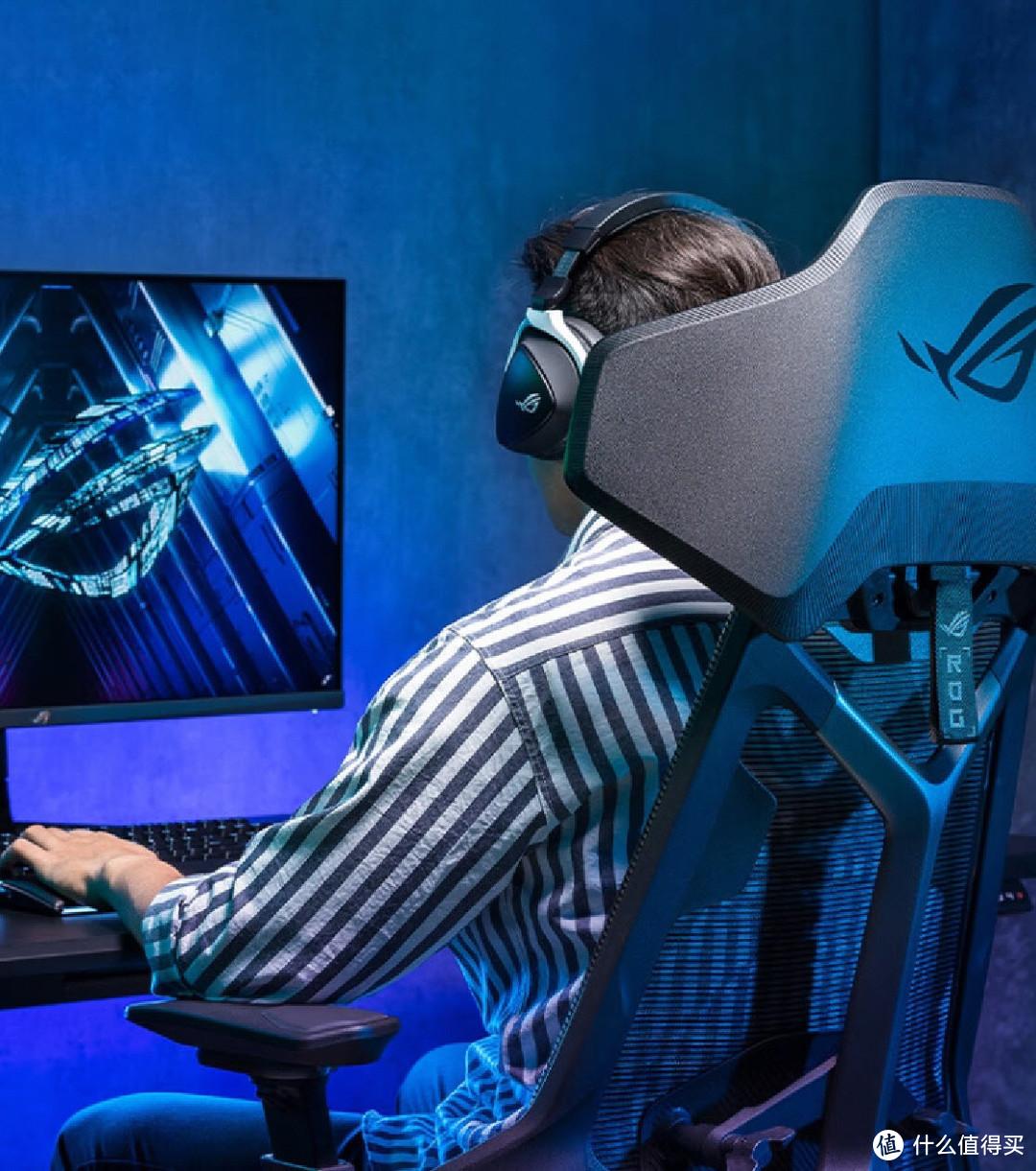 荧光里的青春：那些在电竞椅上盛开的梦想