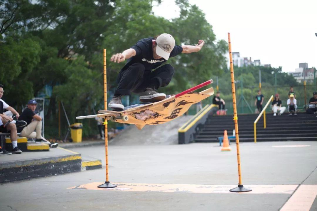 板场光影里的青春轨迹