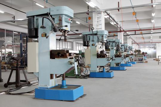 钢铁的诗行与齿轮的月光