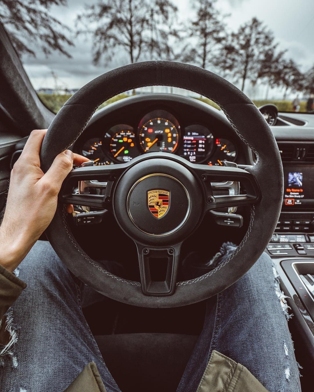 方向盘上的诗与远方:那些在公路上生长的温柔