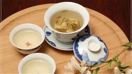 杯中日月：茶与咖啡的人间滋味