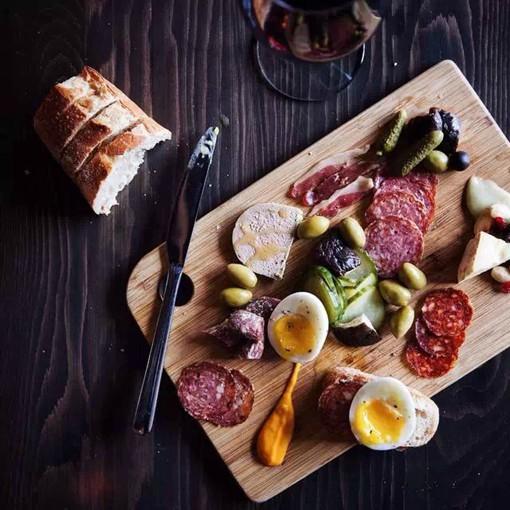 镜头下的烟火人间:美食摄影里藏着的万千情愫