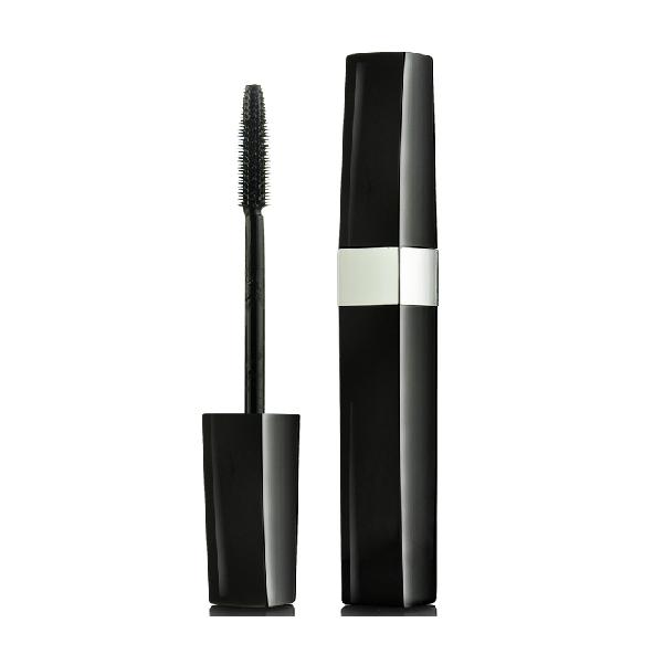 睫毛上的银河，藏着未说出口的温柔