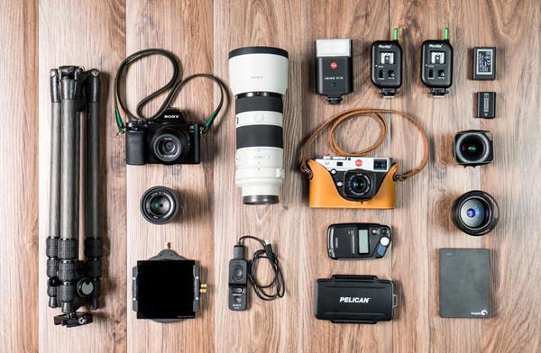 光影镌刻的永恒：摄影器材与瞬间艺术的时代对话