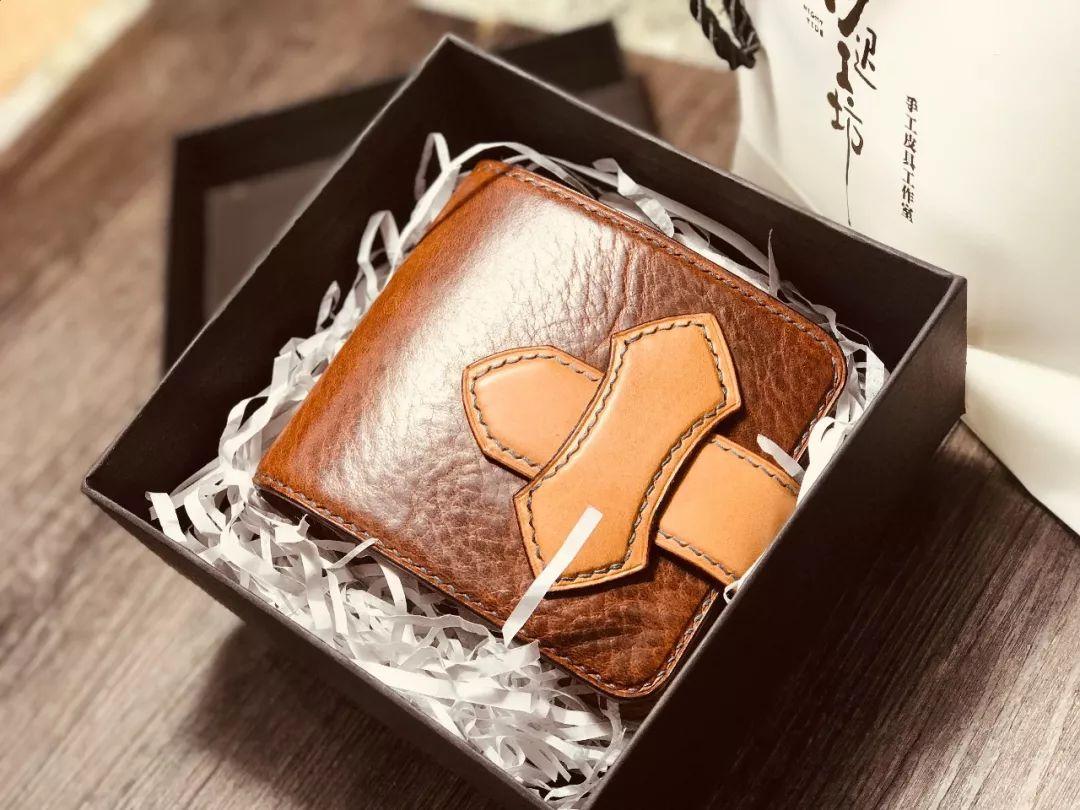 手工皮具：时光沉淀下的质感生活伴侣