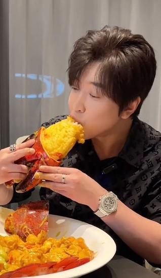 那些深夜亮着的屏幕里，藏着自媒体人的滚烫人生