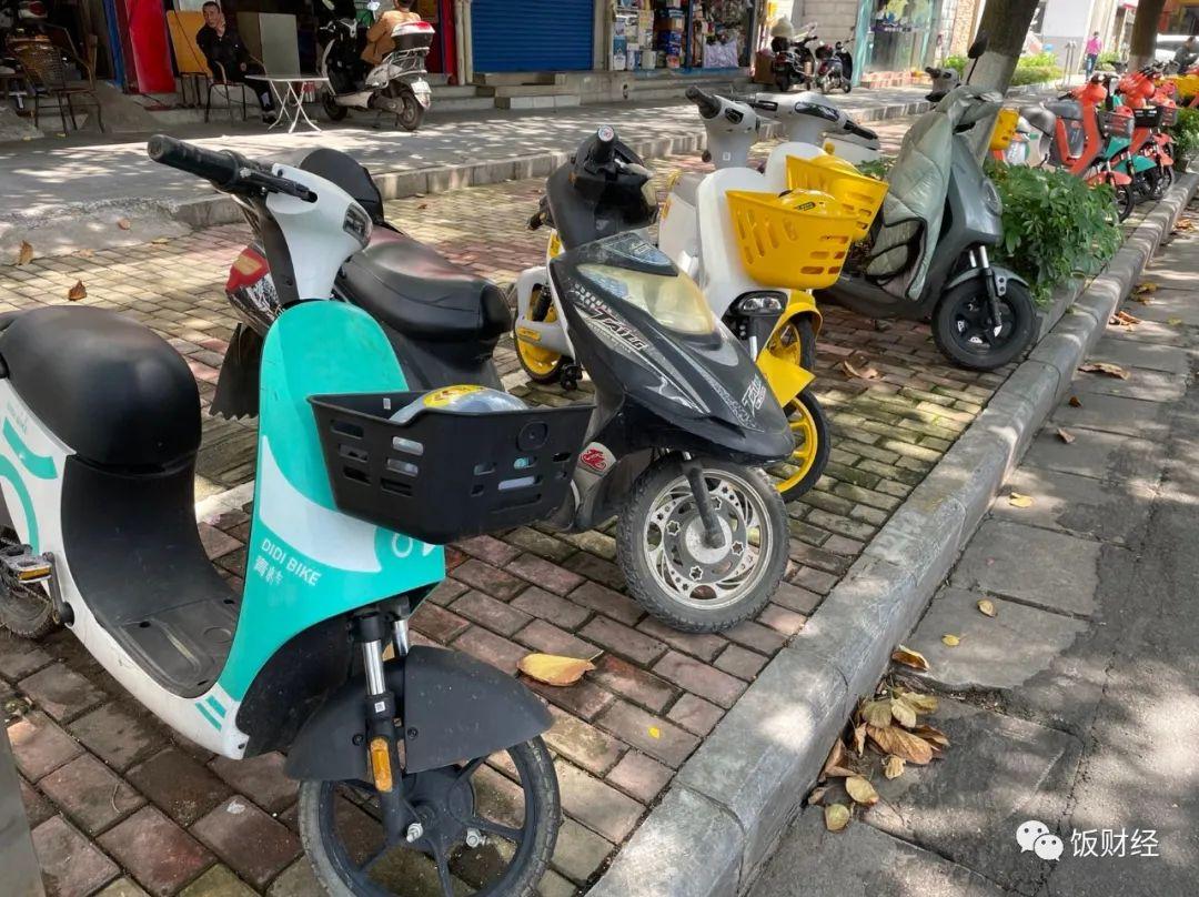 轮痕里的诗行：共享出行织就的城市絮语