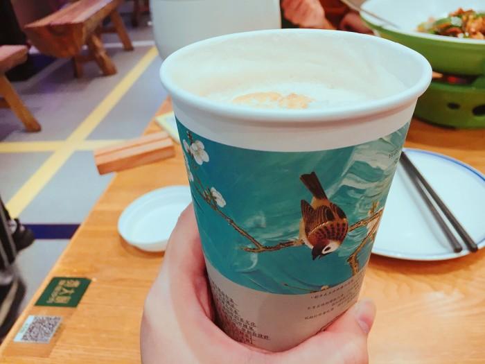 茶颜悦色:一杯清茶里的人间暖意