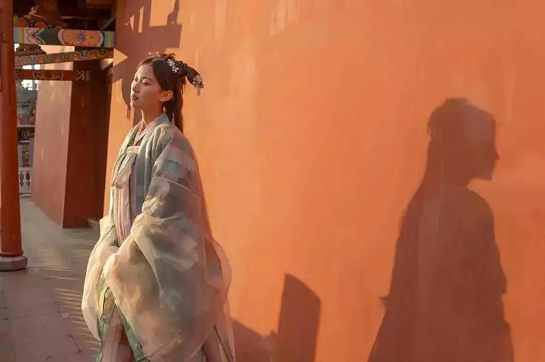 霓裳雅韵：汉服里的千年风华