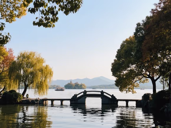 平湖秋月是什么景点