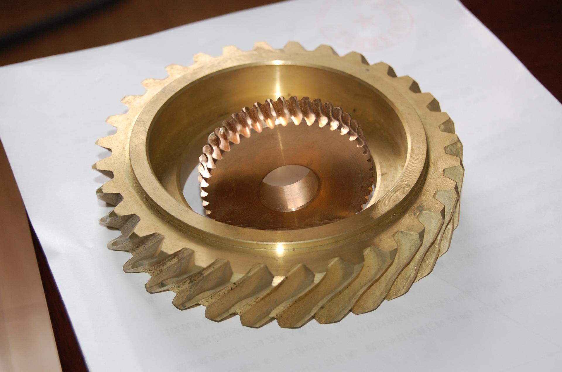 铜齿轮里的月光