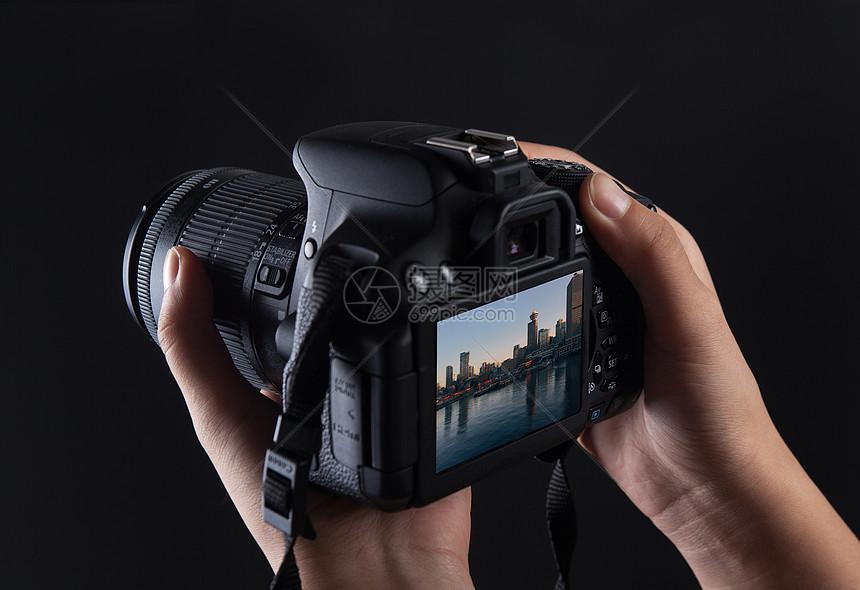 透过棱镜的光影魔术：单反相机的技术密码与创作魅力