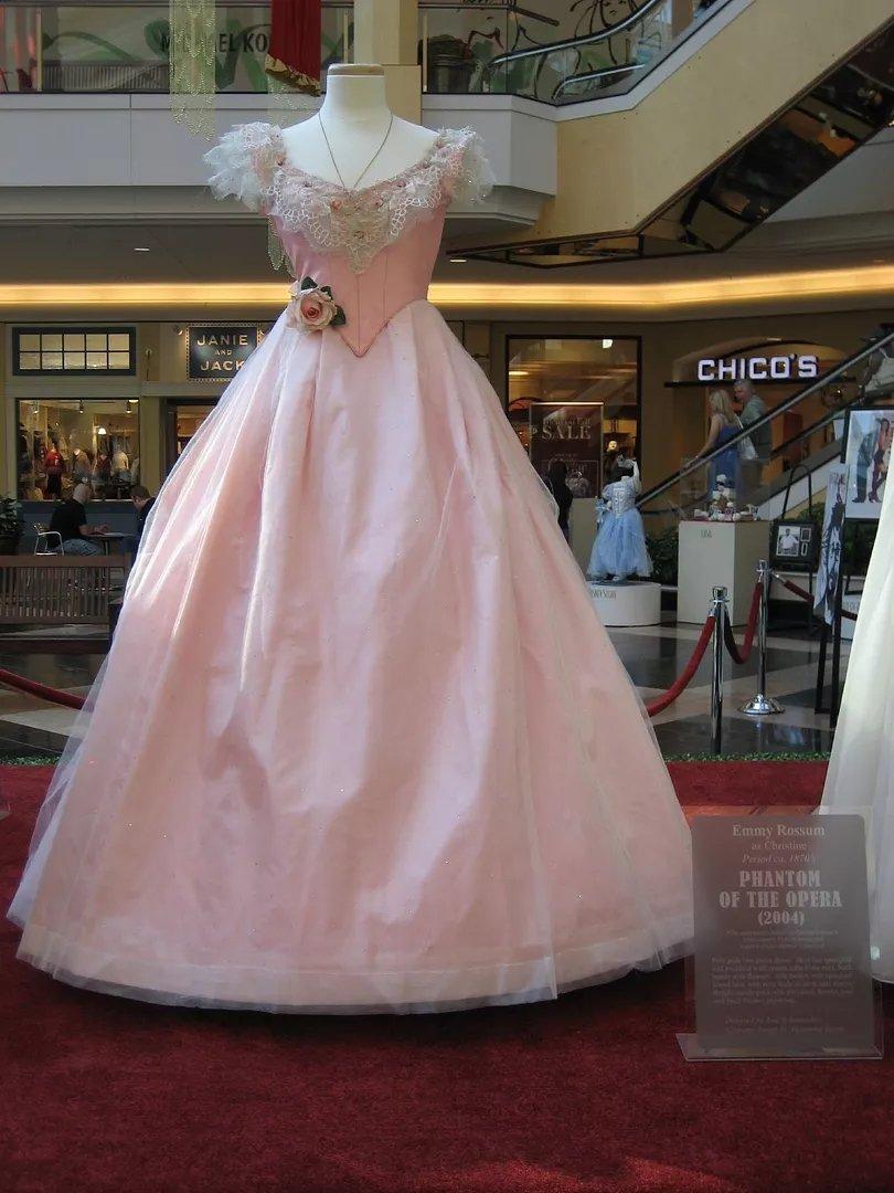 戏服：音乐剧舞台上的 “显眼包” 担当