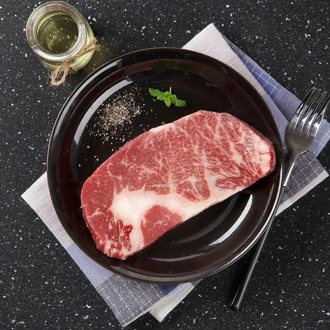 刀叉间的风味旅程：西餐里藏着的文化密码